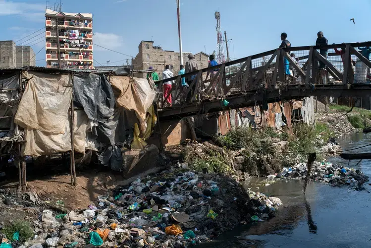 The Mathare slum in Nairobi, Kenya. Image by Diana Zeyneb Alhindawi for The New York Times. Kenya, 2017.<br />