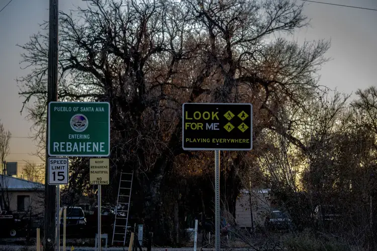 Throughout the Santa Ana Pueblo, signs placed along the road warn drivers to look out for community members playing sports or being active. Image by Viridiana Vidales Coyt. United States, 2017.