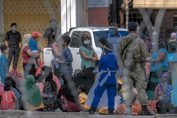 Authorities arrested more than 1,300 people during a 11 May raid in an area with large numbers of Rohingya and other refugees and asylum seekers. The neighbourhood in Selayang, north of Kuala Lumpur, had been on a coronavirus lockdown. Image by Hasnoor Hussain / The New Humanitarian. Malaysia, 2020.