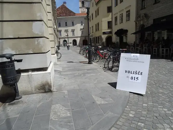 One of the many voting stations in Ljubljana. Of the 1.7 million eligible voters, only about 900,000 participated in the election. Image by Olivia Watson. Slovenia, 2018.
