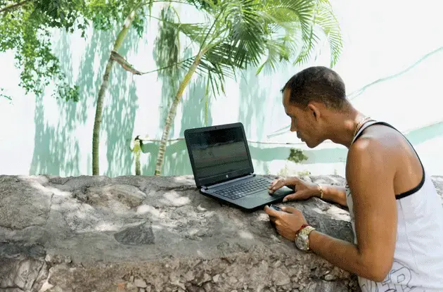 At Parque Fe del Valle, one of Havana’s busiest open-air cybercafes. Image by Alexa Hoyer. Cuba.
