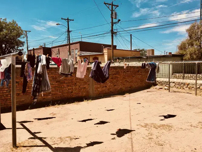 A clothesline behind Casa Vides. Because of the “Remain in Mexico” policy, Casa Vides isn’t as full as usual, but the shelter continues to receive a steady trickle of migrants. Image by Lily Moore-Eissenberg. United States, 2019.
