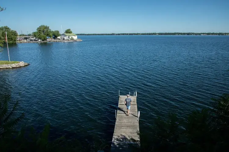 George Smith walks a dock at his family house in Sackets Harbor, New York, on July 31, 2020. His family members were among the founders of the town in the early 1800s. Image by Zbigniew Bzdak/Chicago Tribune. United States, 2020.<br />
