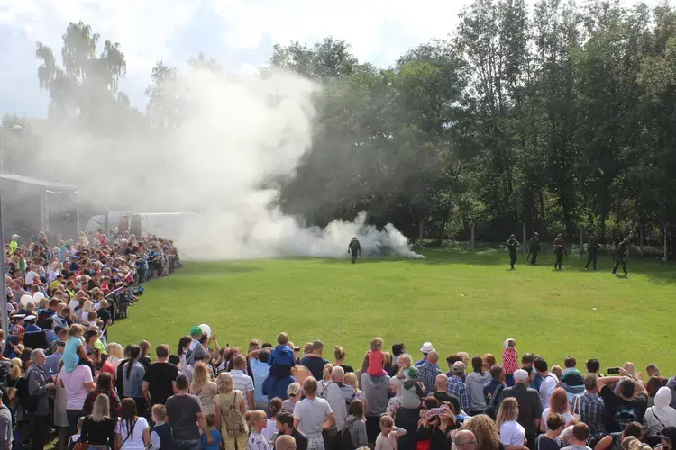 EDF volunteers showcase their capabilities in Tallinn on the Independence Restoration Day in Estonia. Image by Hani Zaitoun. Estonia, 2019.