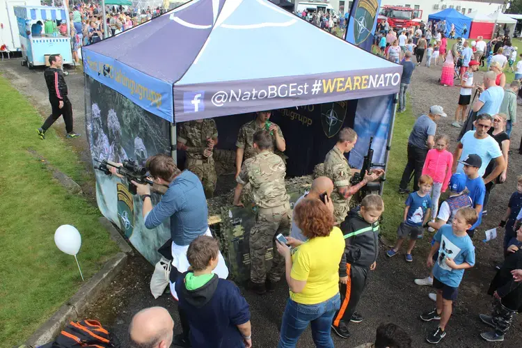 British NATO Troops showcase their capabilities in Tallinn on the Restoration Day in Estonia. Image by Hani Zaitoun. Estonia, 2019.