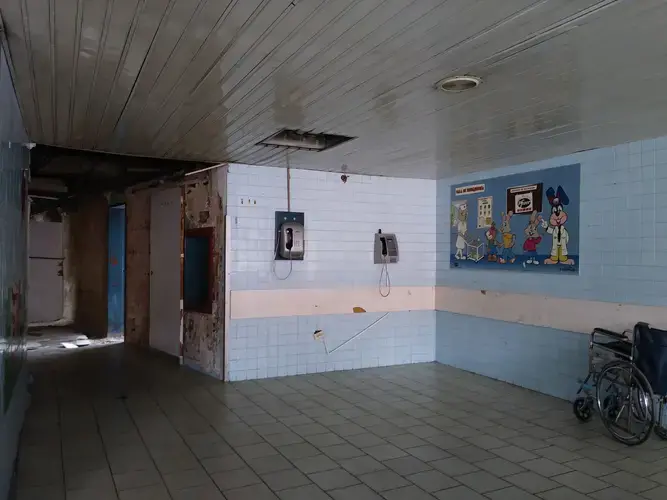 The Hospital J.M de los Ríos, in Caracas, has the country's only transplant center specialized for children. Pediatric transplants have been suspended in the hospital since mid-2017, effectively sentencing children to remain in dialysis, while they wait for organ procurement to be reactivated. Image by Flaviana Sandoval. Venezuela, 2018.