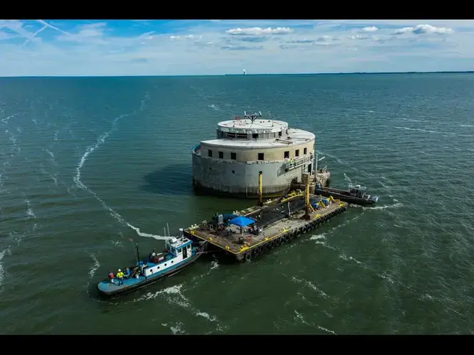 The water intake crib in Lake Erie for the Collins Park Water Treatment Plant in Toledo, Ohio, is shown on Sept. 24, 2019. Image by Zbigniew Bzdak / Chicago Tribune. United States, 2019.