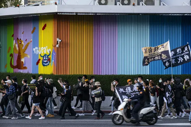 A march in Taipei on October 25, 2020 calls for the release of 12 Hongkongers arrested while attempting to flee to Taiwan. Ted volunteered to help during the march. He hopes to continue his fight in exile. Image by Hsiuwen Liu/Al Jazeera. Taiwan, 2020.