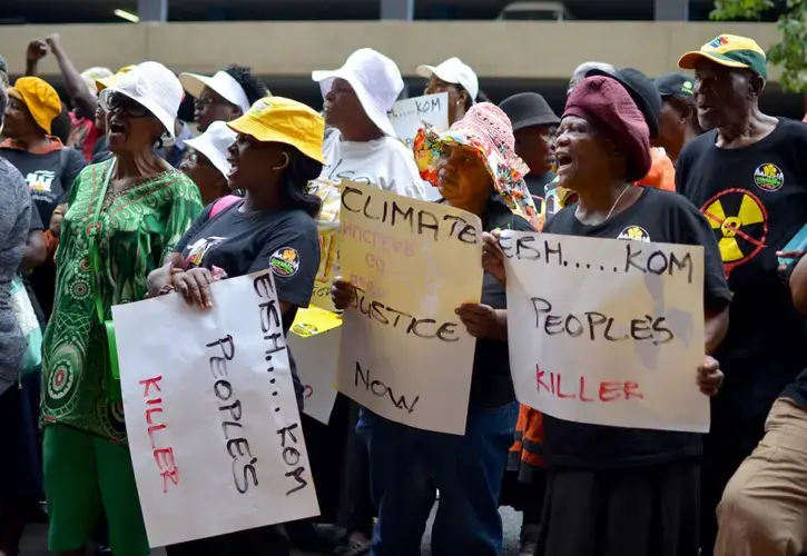 Women protest outside Eskom’s regional offices in Johannesburg. Bids for independent power producers’ renewable projects have been about 40% cheaper than those for coal. Image by Mark Olalde. South Africa, 2017.