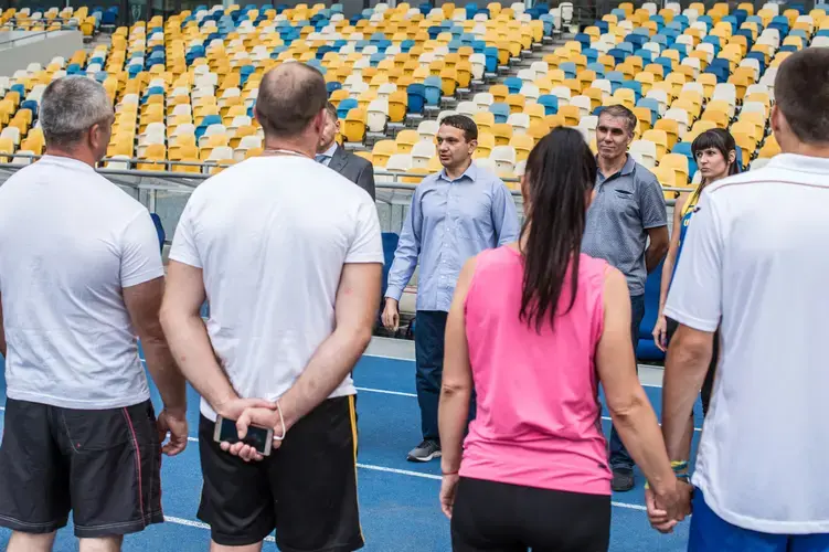 Vadym talks to veterans before a training at Olimpiisky stadium. Image by Oksana Parafeniuk, courtesy of Roads & Kingdoms. Ukraine, 2018.