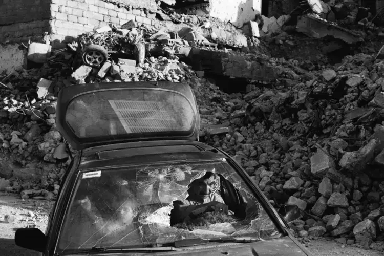 Thenoon Younnes Abdullah navigates through the rubble of Mosul’s Old City. Image by Moises Saman / Magnum for The New Yorker. Iraq, 2018.