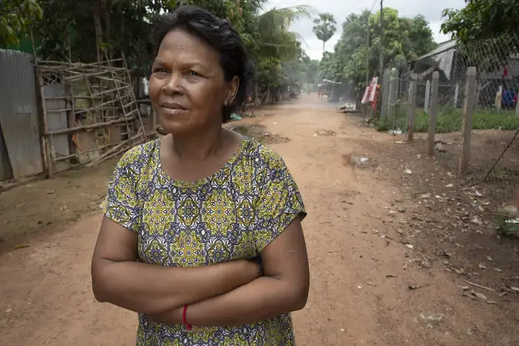 Lim Khim has sold her hair three times. Image by Paula Bronstein. Cambodia, 2019.