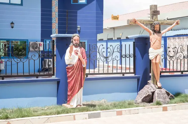 Outside Obinim’s residence in Accra. Image by Tomaso Calavarino. Ghana, 2018.