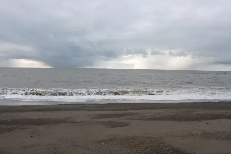 Residents say the Arctic Ocean icepack off Utqiagvik, Alaska is receding far earlier on average than in decades past, and forming later. They also say the ice is often less stable when it is in place. Image by Amy Martin. Alaska, 2018.