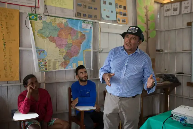 Manoel da Cunha, manager of the reserve, discusses seed collection planning with community members in Nova União Community in the Middle Juruá Extractive Reserve, Amazonas, Brazil, October 17, 2019. Image by Bruno Kelly/Thomson Reuters Foundation. Brazil, 2019.
