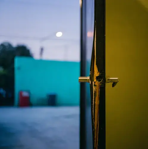 A broken door suggesting forced entry at the previous home of activist Jessica Molina. Image by by Christopher Lee. Mexico, 2020.