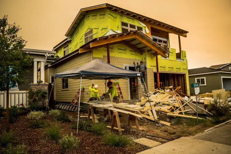 SANTA ROSA, CALIF. Homes are being rebuilt in Coffey Park, a community destroyed by the Tubbs Fire. Image by Meridith Kohut. United States, 2020.
