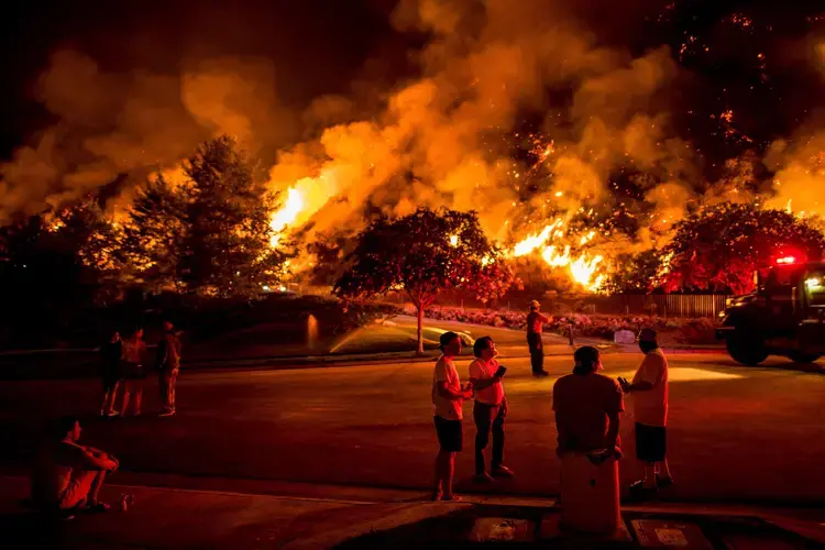 AZUSA, CALIF. Residents watching the Ranch 2 Fire. Image by Meridith Kohut. United States, 2020.