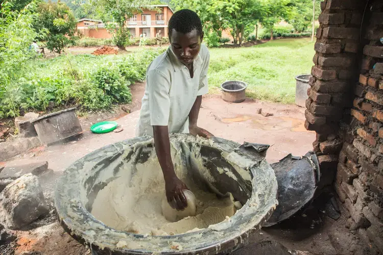 Institutional cookstoves are used in clinics, prisons or schools where large quantities of nsima have to be prepared. Image by Nathalie Bertrams. Malawi, 2017.