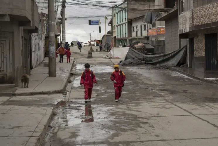 Local authorities say heavy-metal pollution has caused mental retardation, genetic malformations and brain damage, which ultimately leads to death if untreated, according to Peru's environmental regulator. And a potable water project in the district is yet to be developed — it was initially planned over four years ago. Image by Ricardo Martínez. Peru, 2017.