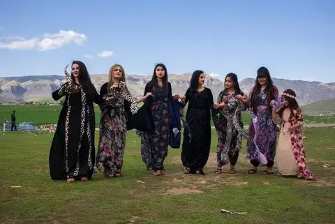 A family picnic near Aqrah. Image by Lam Duc Hien/Agence VU. Iraqi Kurdistan, 2017.