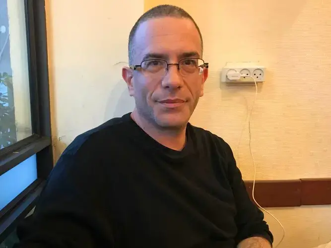 Dr. Ido Lurie, a psychiatrist and former director of the Gesher Clinic. Image by Isma'il Kushkush. Israel, 2018.