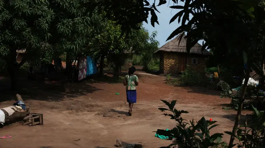 'Il était brutal, il me battait souvent', confie Jocelyn, parlant du combattant qui l'a forcée à devenir sa deuxième épouse. Image by Andreea Campeanu. South Sudan, 2018.