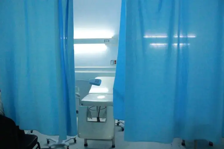 There are five beds in the ward where the cervical cancer screening takes place. One bed is occupied by a woman in labor and one is for women who need treatment but the other three are open for screening. Image by Anna Russell. Haiti, 2017.