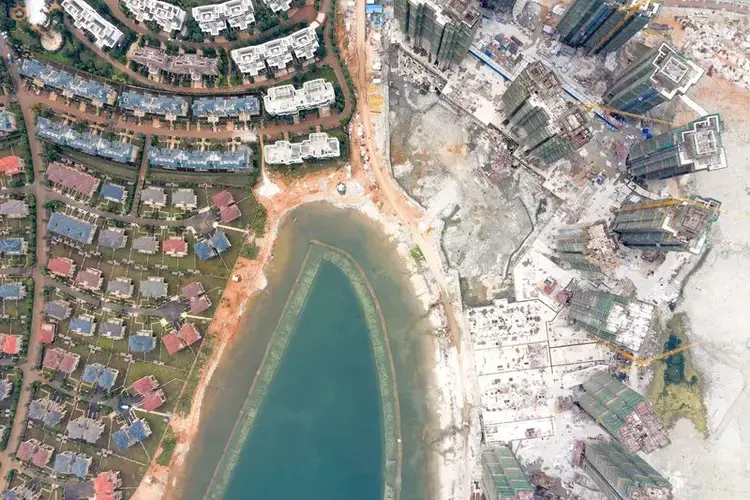 Developer Evergrande Group pledged 300 million yuan in March 2018 for ecological remediation. Some construction work was temporarily suspended but has now resumed. Image by Sim Chi Yin/Magnum Photos. China, 2019.