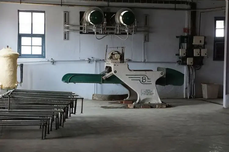 Darjeeling tea estates still use machinery brought in by the British to dry out and roll the tea leaves. Image by Esha Chhabra. India, 2017.