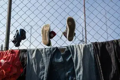Clothes and shoes hung up to dry in Albergue Para Migrantes Chahuites migrant shelter in Chahuites, Mexico, on April 25, 2016. Image by Martin do Nascimento for Texas Tribune. Mexico, 2016.