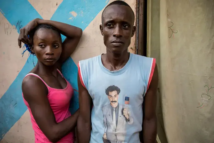 Many Muslims in the Central African Republic are ethnic Peuls, who are traditionally herders. During the fighting many Peuls, fearing attack from the Anti-Balaka, moved their cattle out of Christian-dominated areas, leaving a shortage of beef in those places. Peuls who remained in Bangui have sought refuge in PK5, a Muslim district that continues to see violent clashes between supporters of Seleka and Anti-Balaka groups. Image by Marcus Bleasdale. Central African Republic, 2017.