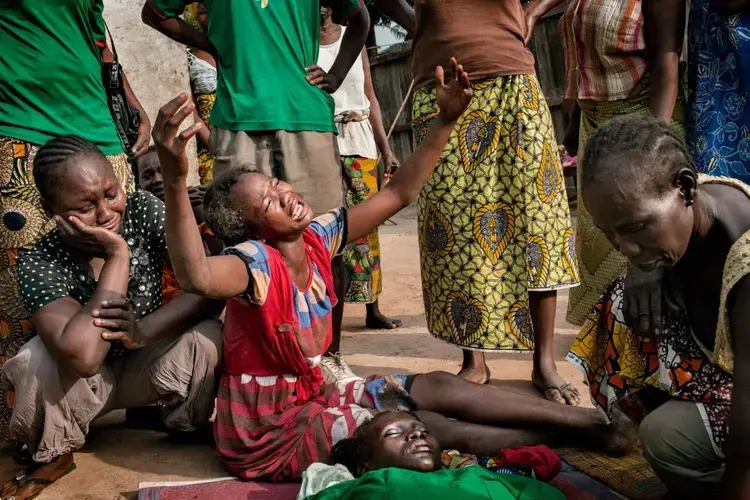 A Christian girl mourns the death of her sister, who was shot in 2014 during street fighting near her home in Bangui. Despite the arrival of United Nations peacekeepers, Muslims and Christians continue to attack each other, as do rival Muslim rebel groups. Image by Marcus Bleasdale. Central African Republic.