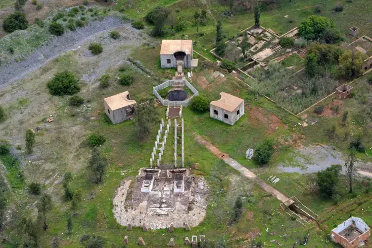 The Blyvooruitzicht Gold Mine in Carletonville has no closure certificate and has been abandoned since 2013, but the PAIA documents show the mine’s rehabilitation fund sits at about R35-million. Image by Mark Olalde. South Africa, 2017.