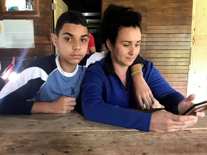 Alejandro Larrinaga, 13, and his mother Addis Torres at the camp for Cuban migrants in Gualaca, Panama. Image by Mario J. Pentón. Panama, 2017.