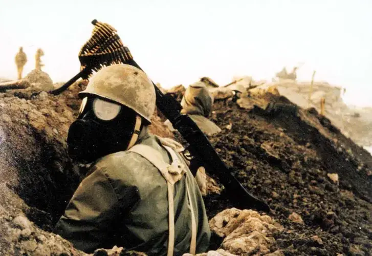 An Iranian soldier wearing a gas mask during the Iran-Iraq War. In the waning days of the war, Iraq resorted more frequently to bombarding soldiers and civilians with sulfur mustard and nerve agents. Image licensed under CC BY-SA 3.0.