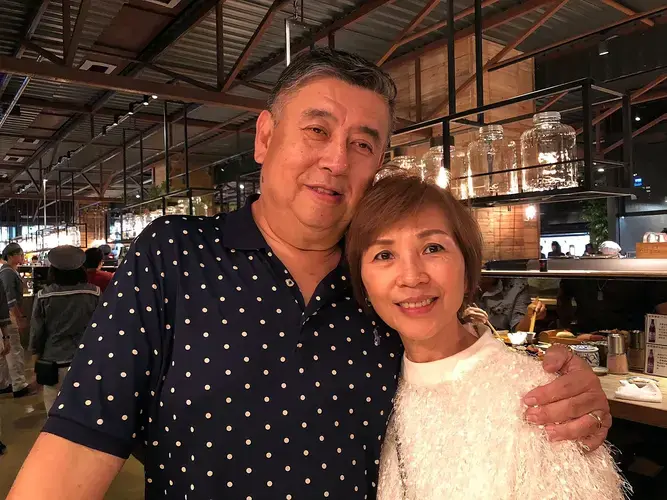 Mike Chen and his wife, Grace, shopped in Addiction Aquatic Development, a Taipei a food hall. Image by Melissa McCart. Taiwan, 2018.