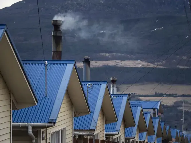 Efforts to curb wood-use have run up against both economic and cultural resistance, but the public health impacts are real. Image by Larry C. Price. Chile, 2018.