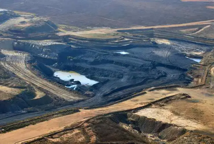 Opencast coal mines and other mining infrastructure dot the Mpumalanga countryside. Image by Mark Olalde. South Africa, 2017.