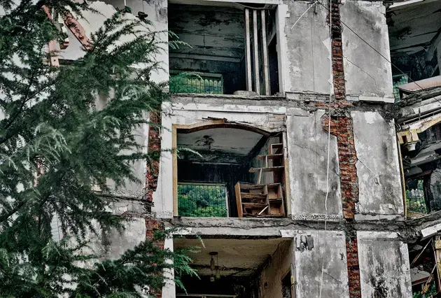 A collapsed building in Beichuan. Image by Sim Chi Yin/VII Photo. China, 2015.