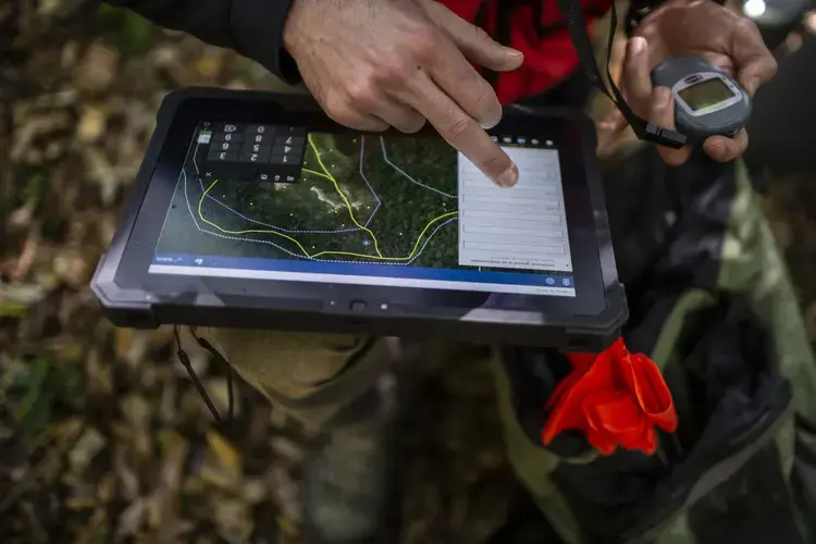 Graduate student Jacob Bonessi inputs data after measuring carbon dioxide levels around Rincón de la Vieja. Image by Dado Galdieri / Hilaea Media. Costa Rica, 2020.