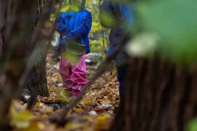 Parents and educators say layers and lots of warm clothes — and rain pants — are the key to enjoying a nature-based learning experience. Image by Ryan Delaney. Germany, 2020.