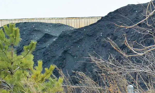 Residents of Chicago’s Southeast Side hope to replace piles of petroleum coke with people-friendly redevelopment. Image by U.S. Environmental Protection Agency.