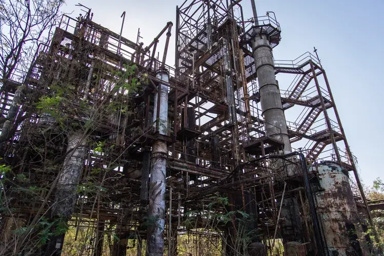 The abandoned Union Carbide factory in Bhopal. Image by Raj Sarma. India, 2018.