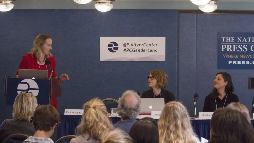 Kem Knapp Sawyer (left) leads a Q&A following presentations from panelists including (center) Jeanne Carstensen and (right) Justine Simmons, at the Gender Lens conference. Image by Jin Ding. United States, 2017.
