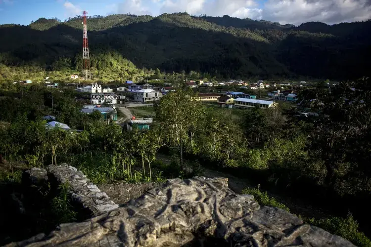 The village of Yalambojoch, near the Guatemalan border, loses people every month to migration, often fathers with a child or two. Families can go deeply into debt to smugglers. Image by Simone Dalmasso / The Arizona Daily Star. Guatemala, 2019.</p>
<p>