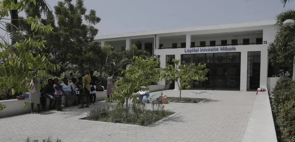 Providers at the University Hospital of Mirebalais in central Haiti estimate that at least 1,500 women die every year from cervical cancer in Haiti. Image by José A. Iglesias. Haiti, 2018.