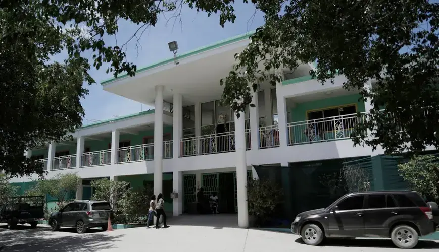 St. Damien Pediatric Hospital in Port-au-Prince offers the only cancer program for kids in Haiti. There are just 10 hospitalized beds and the cut off age is 14. Image by José A. Iglesias. Haiti, 2018.