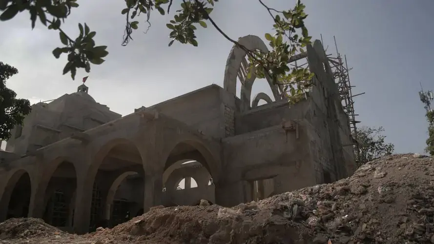 For nearly three months, construction at St. Gérard Catholic Church in the historic Carrefour-Feuilles neighborhood of Port-au-Prince ground to a halt. Image by Jose A. Iglesias. Haiti, 2020.
