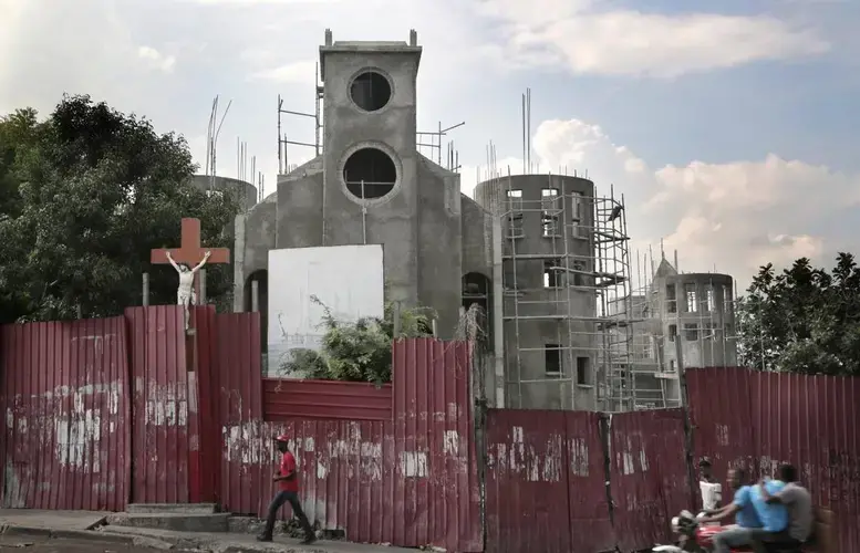 Eglise Sacré-Coeur in Turgeau collapsed in the January 2010 earthquake, with only the statue of Jesus on the cross in front surviving. Rebuilding has been slow. Image by Jose A. Iglesias. Haiti, 2020.